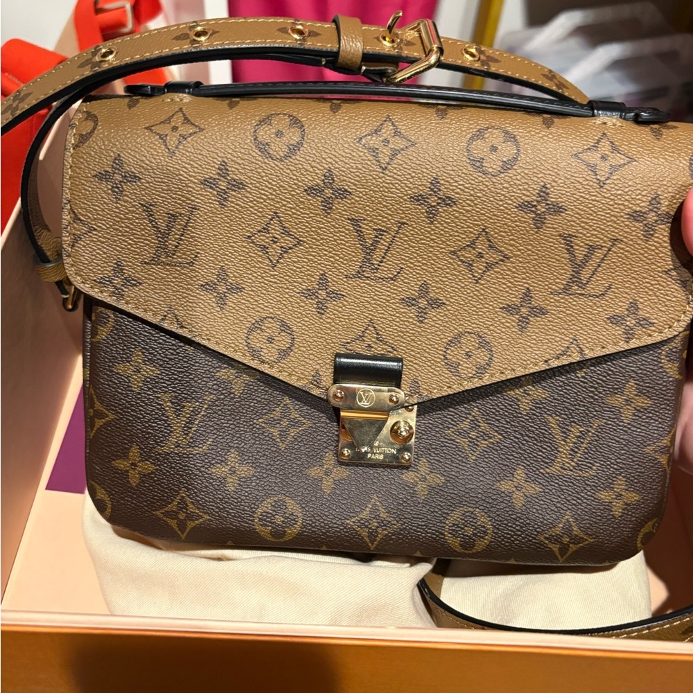 Louis Vuitton Reverse Monogram Pochette Métis